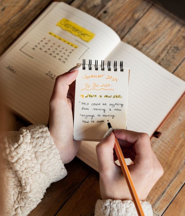 Calendar showing spaced repetition learning schedule with review intervals