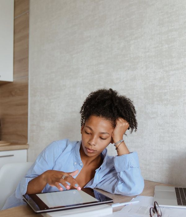 Modern reading setup with physical books and digital tablet device