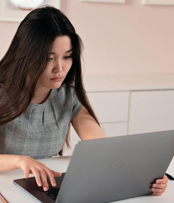 Professional portrait of productivity expert and learning specialist